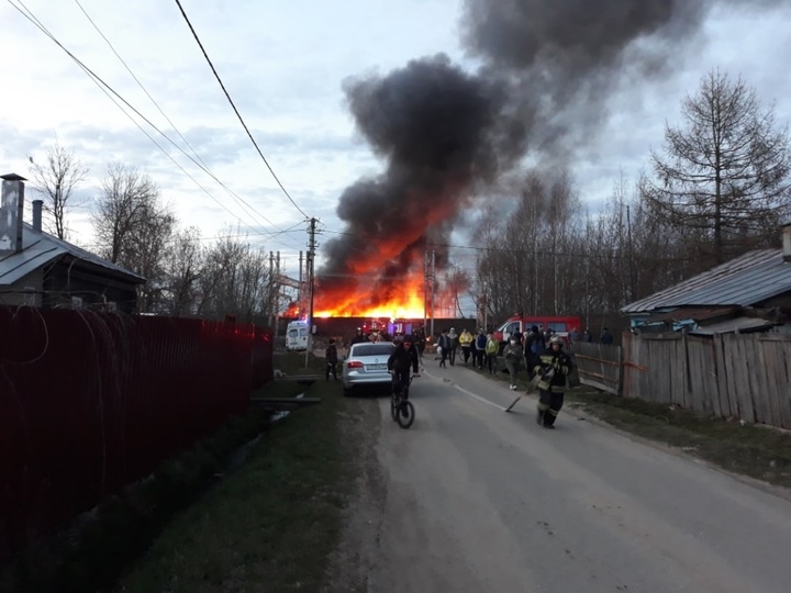 Горящий вагон в Твери попал на видео
