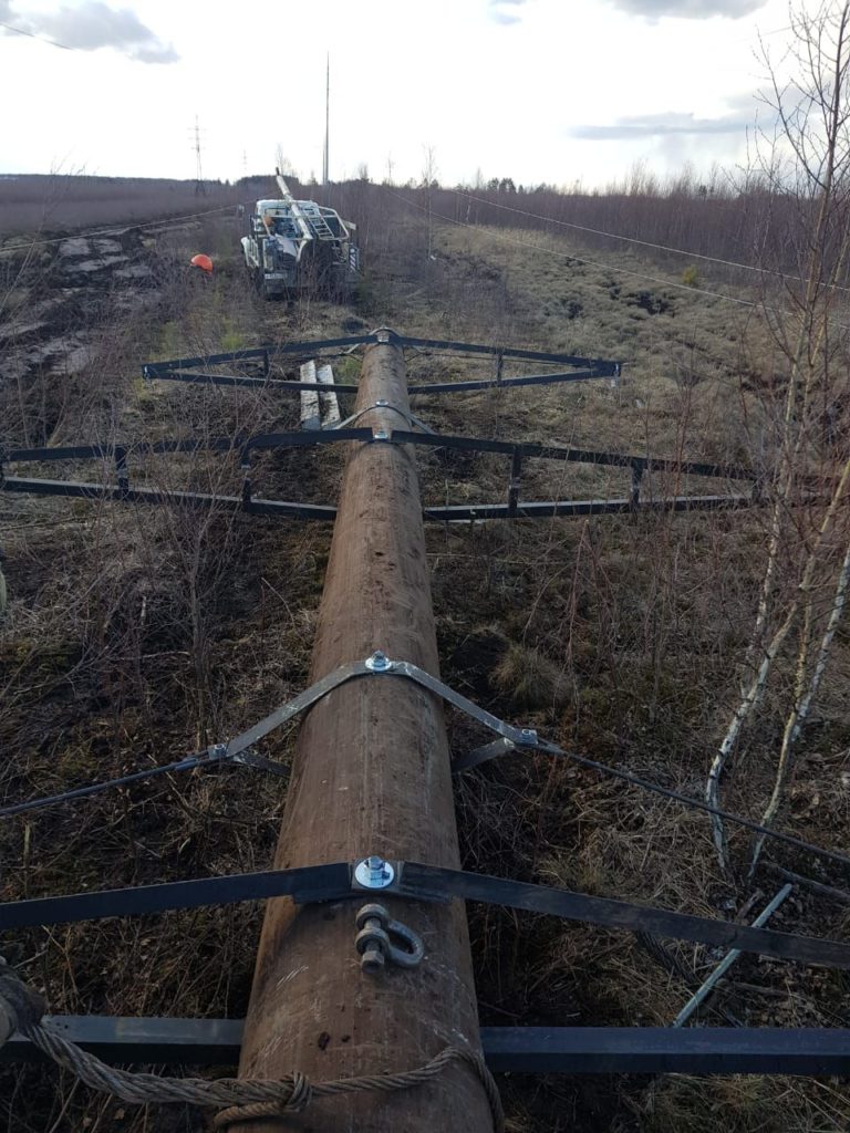 Тверские энергетики восстановили поврежденную линию в труднодоступной местности