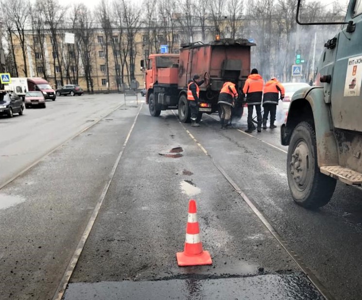 Дороги Твери начали ремонтировать струйно-инъекционным методом Дороги Твери начали ремонтировать струйно-инъекционным методом