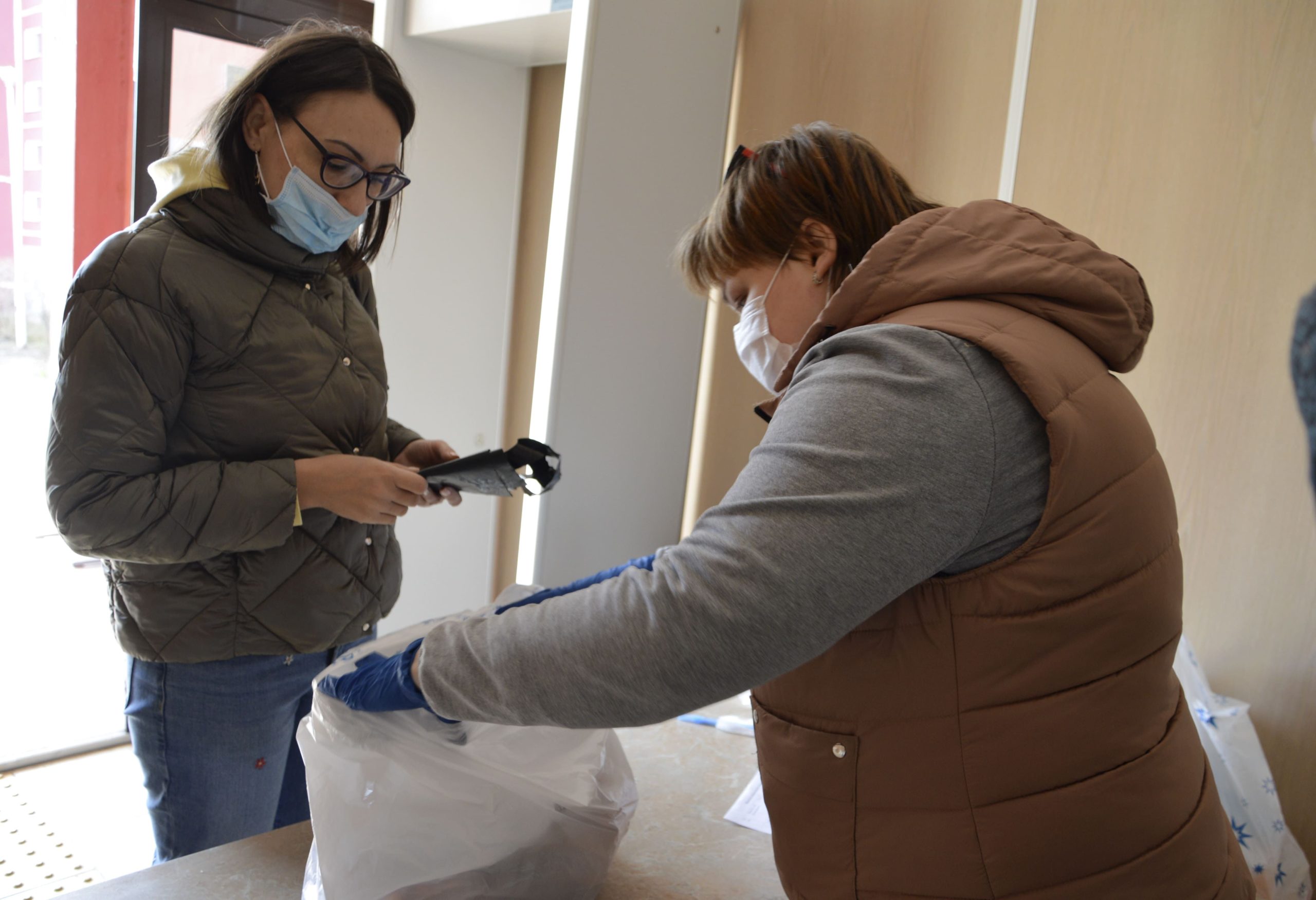 В Тверских школах начали выдавать учащимся продуктовые наборы