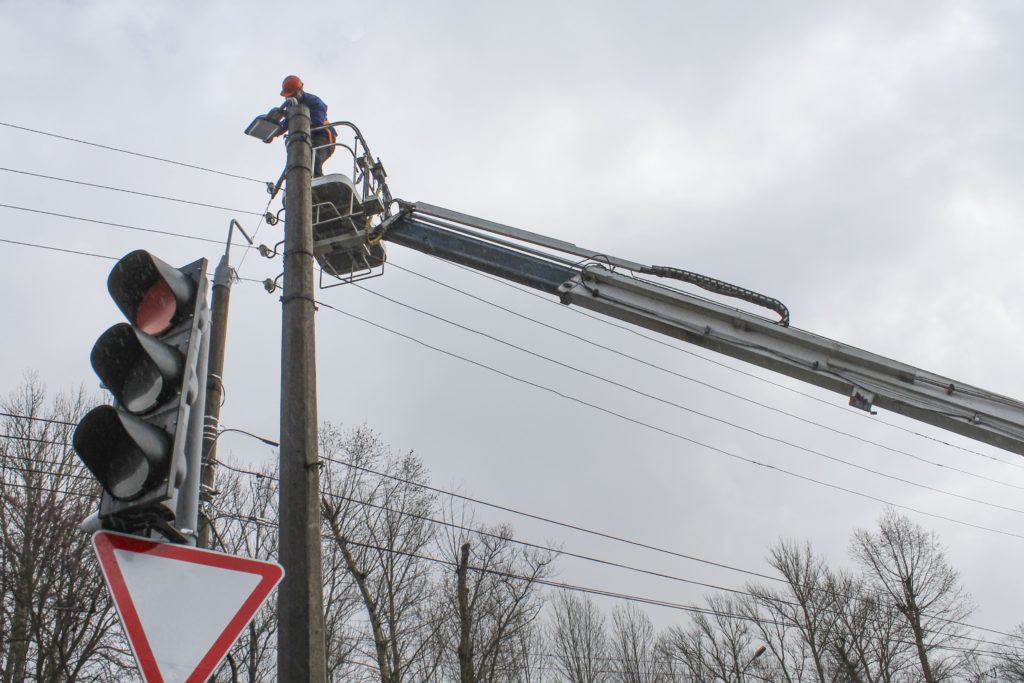 Старые фонари на Московском шоссе в Твери заменят на современные светодиодные Старые фонари на Московском шоссе в Твери заменят на современные светодиодные