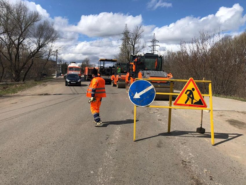 В Твери дороги ремонтируют горячим асфальтобетоном В Твери дороги ремонтируют горячим асфальтобетоном
