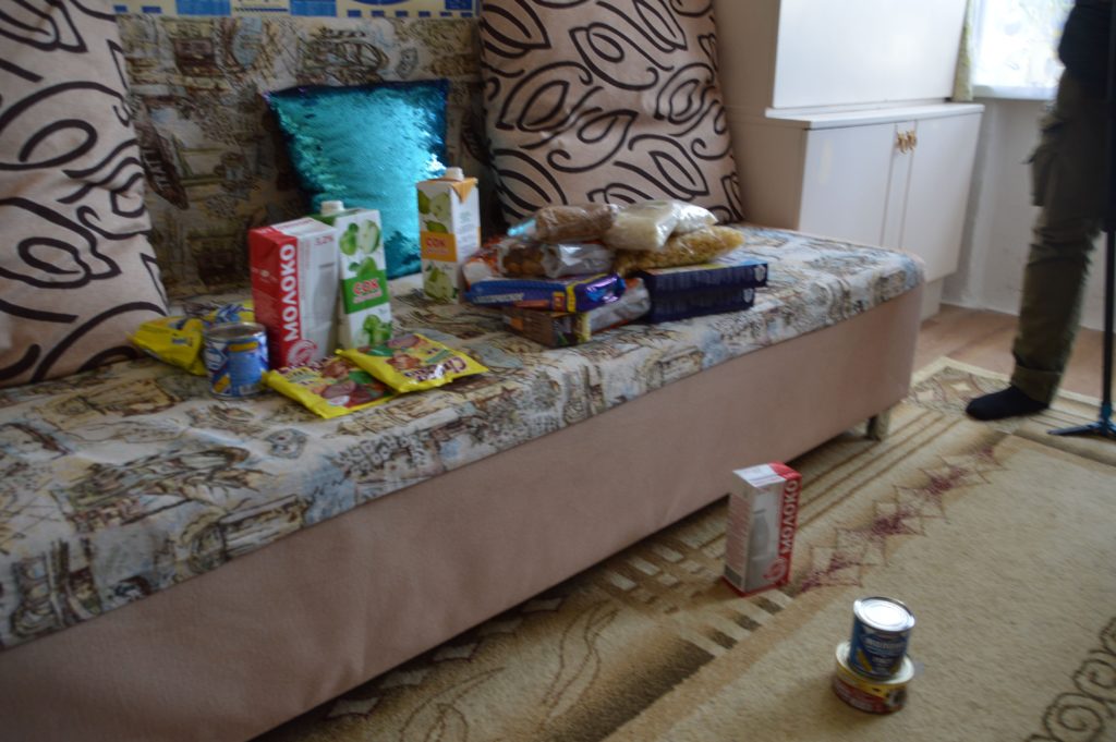 В Тверских школах начали выдавать учащимся продуктовые наборы