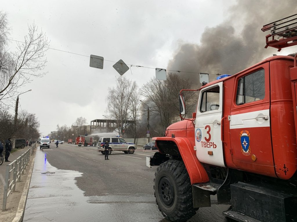 Появилось видео с пожара в Твери, где погиб мужчина
