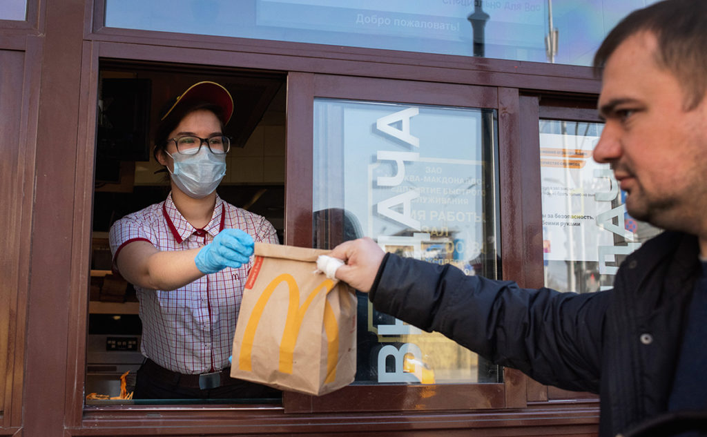 Рестораны быстрого питания будут кормить медиков бесплатно Рестораны быстрого питания будут кормить медиков бесплатно