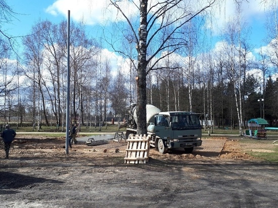 В Оленино обустраивают новую площадку для детей В Оленино обустраивают новую площадку для детей