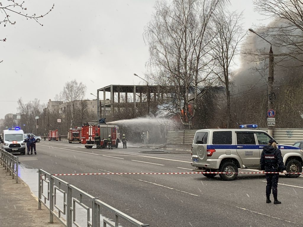 Появилось видео с пожара в Твери, где погиб мужчина