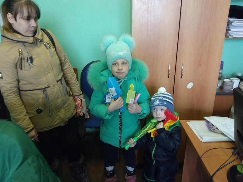 Полицейские из Тверской области помогли нуждающимся семьям Полицейские из Тверской области помогли нуждающимся семьям