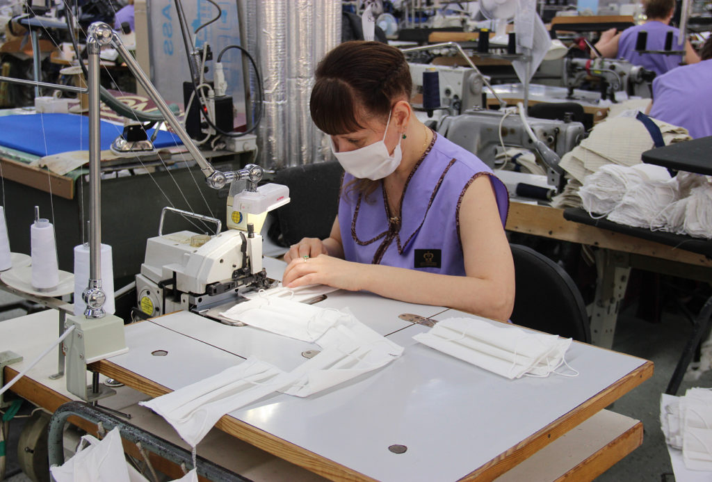 5000 защитных масок ежедневно производит Тверская швейная фабрика 5000 защитных масок ежедневно производит Тверская швейная фабрика