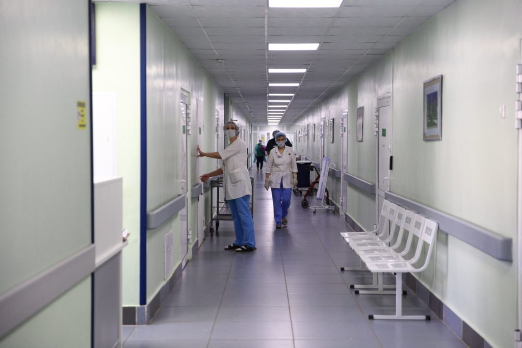 Тверские больницы запасаются аппаратами ИВЛ