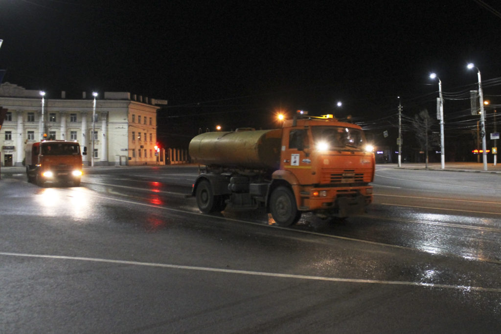 Власти Твери сняли видео о ночной дезинфекции улиц