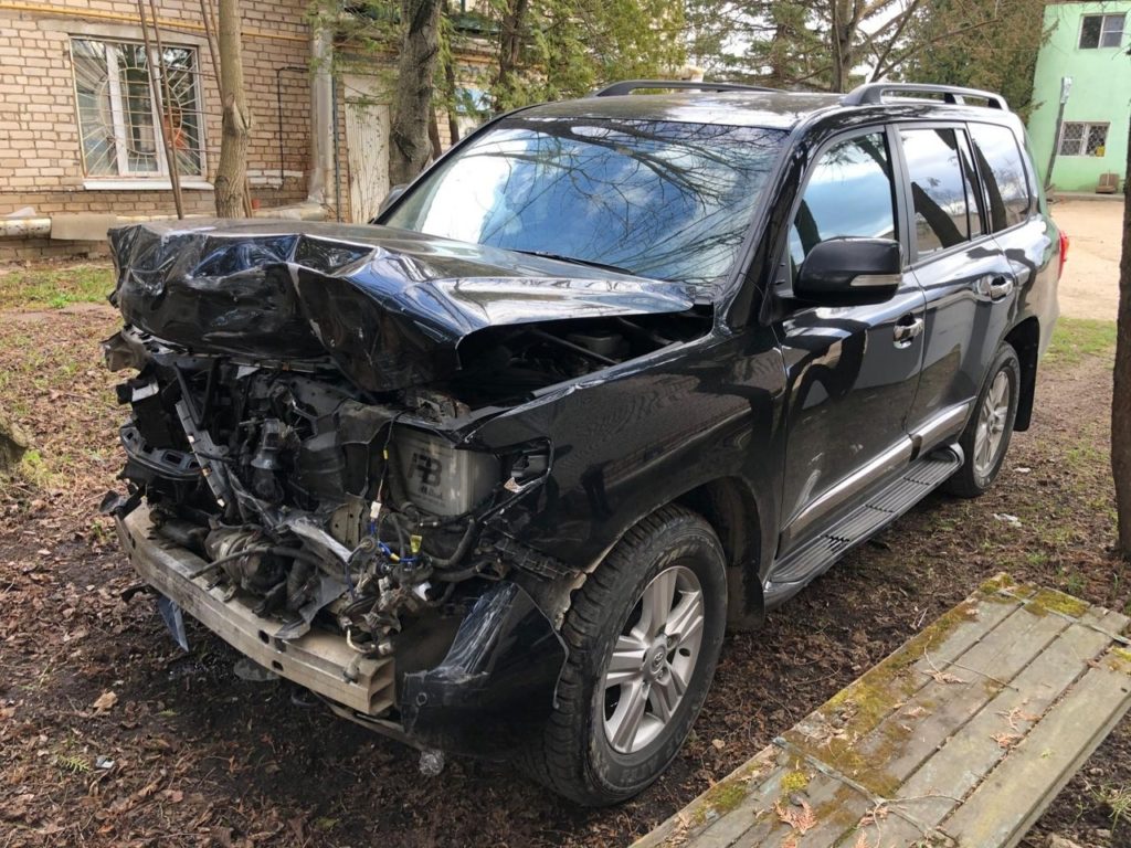 Во Ржеве два автомобиля столкнулись на большой скорости на перекрёстке Во Ржеве два автомобиля столкнулись на большой скорости на перекрёстке