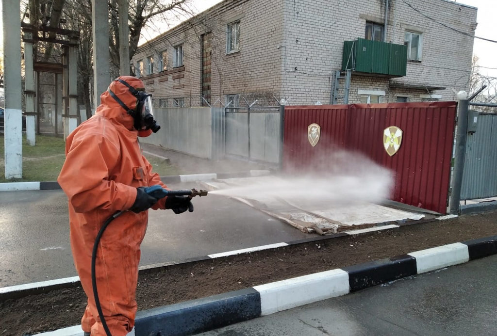 В Тверской области спасатели продезинфицировали 20 зданий