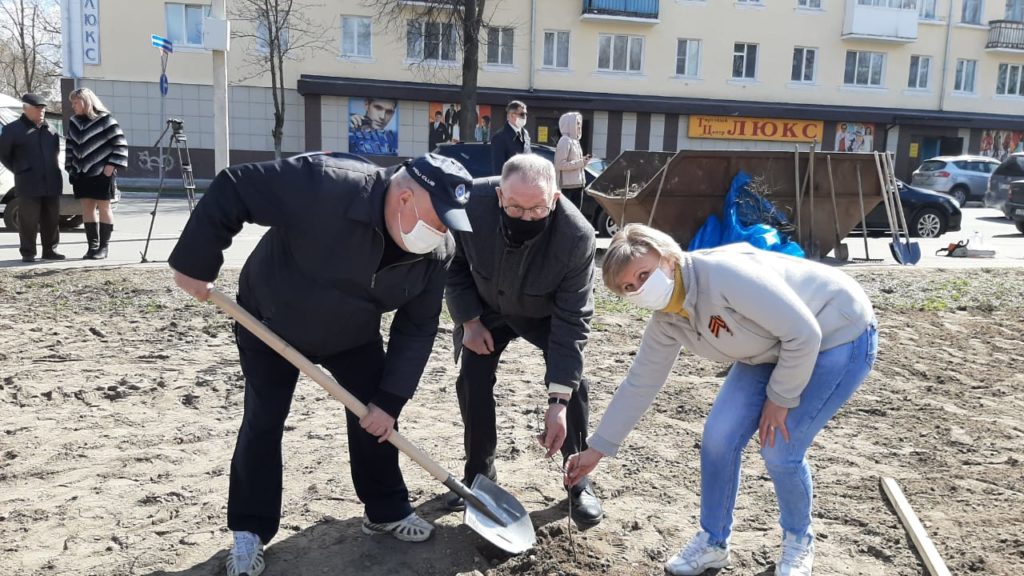 Школьники и студенты посадили в Тверской области «Дубраву Победы-75» Школьники и студенты посадили в Тверской области «Дубраву Победы-75»