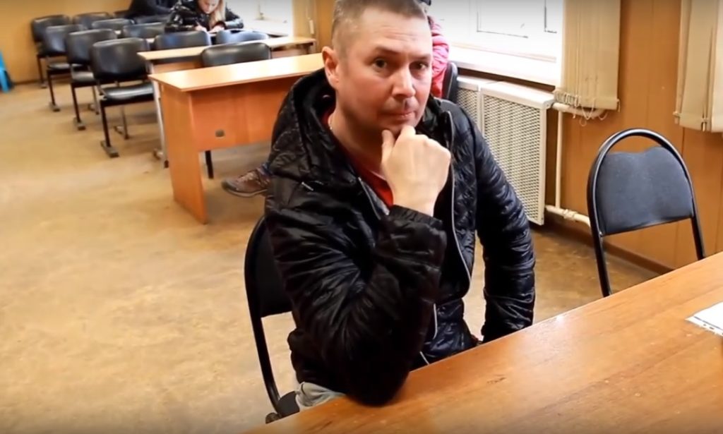 В Твери пьяный гонщик рассказал ГИБДД на камеру всю правду В Твери пьяный гонщик рассказал ГИБДД на камеру всю правду