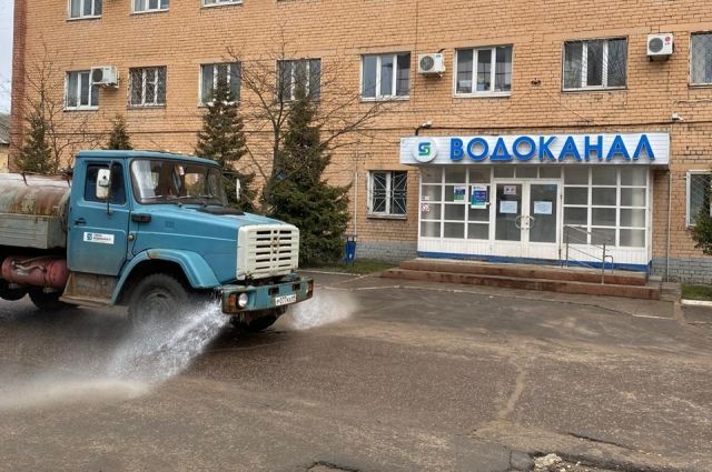 В Твери начали дезинфицировать улицы хлорным составом В Твери начали дезинфицировать улицы хлорным составом