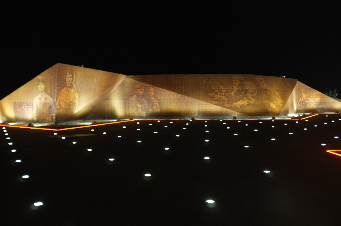 У мемориала Советскому солдату в Ржеве появилась ночная подсветка