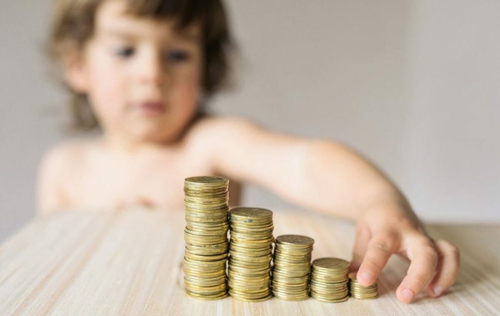 Семьи Тверской области с невысоким доходом получат дополнительные выплаты на детей