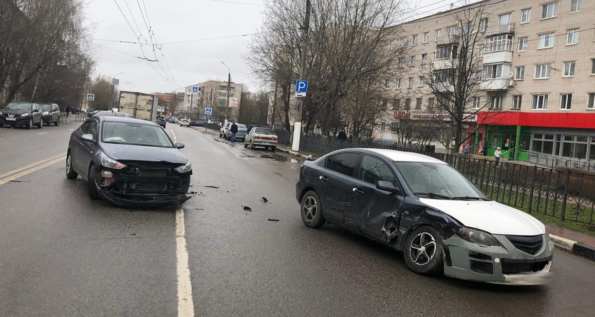 В Твери произошла авария с участием ребенка В Твери произошла авария с участием ребенка