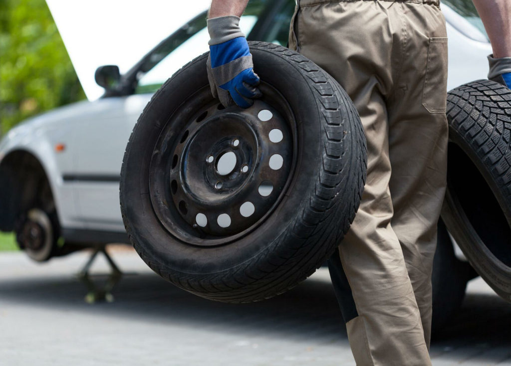В Тверской области у мужчины украли колеса В Тверской области у мужчины украли колеса