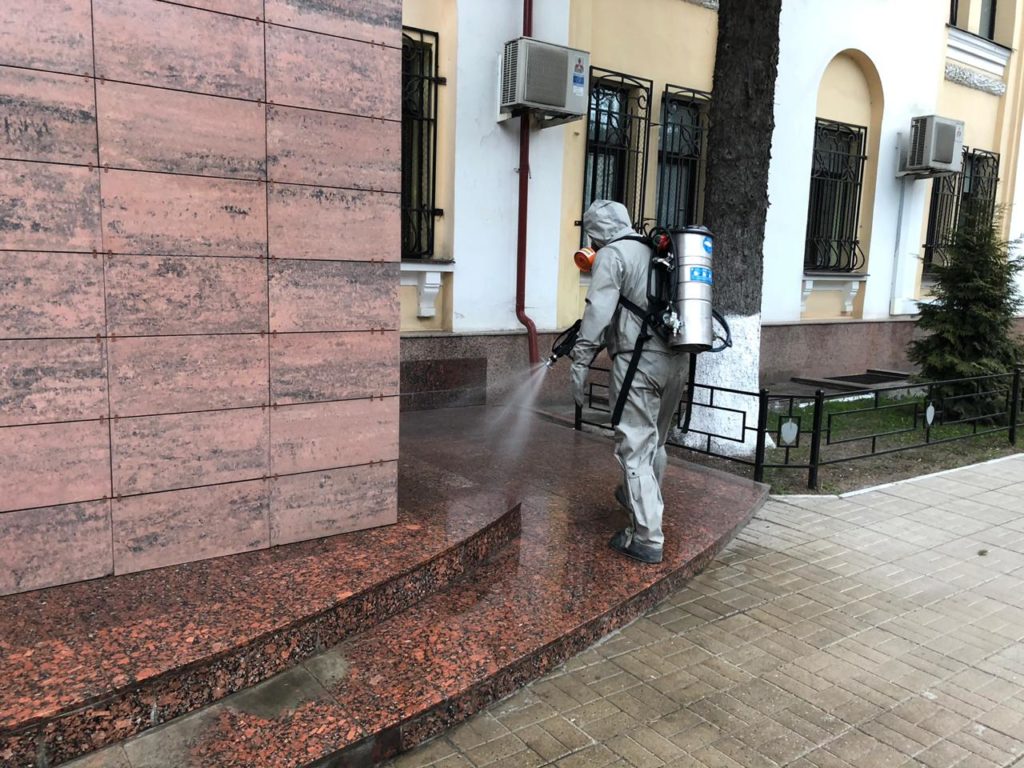 В Твери продолжается дезинфекция зданий и общественных организаций В Твери продолжается дезинфекция зданий и общественных организаций