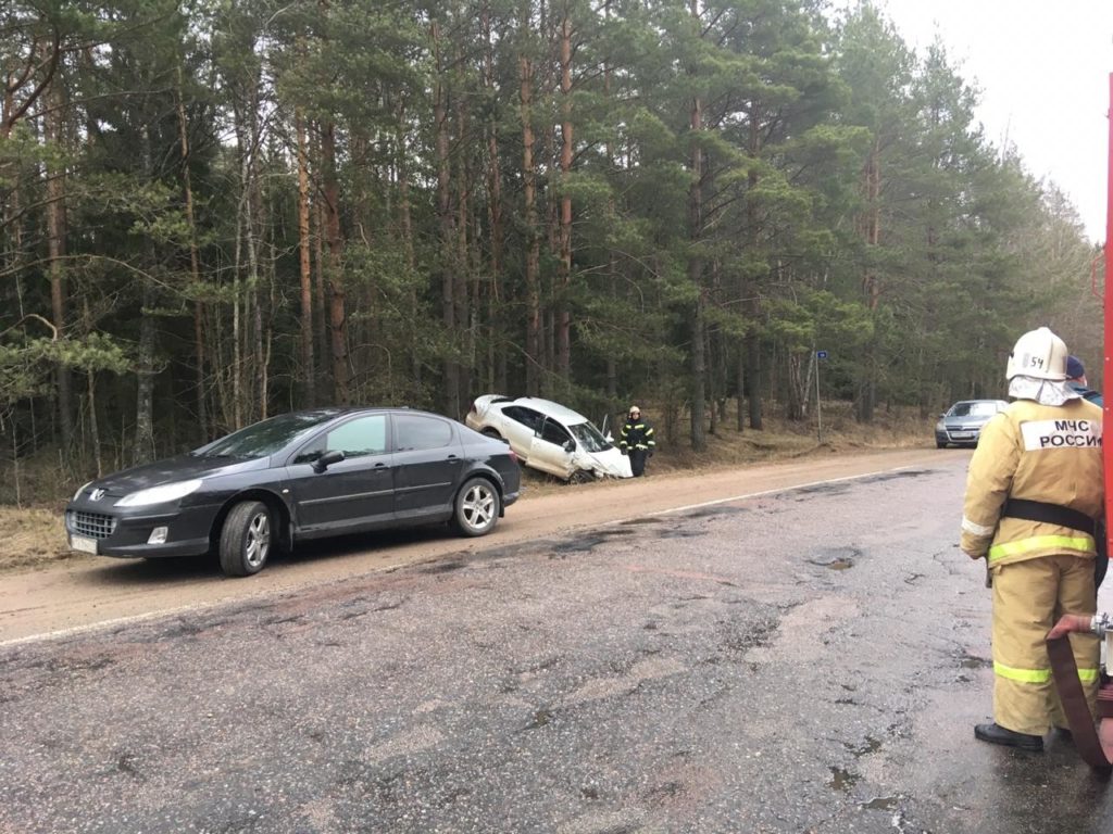 Неудачный обгон на трассе в Тверской области привел к аварии с пострадавшими Неудачный обгон на трассе в Тверской области привел к аварии с пострадавшими