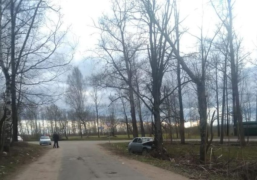 В Тверской области 16-летний подросток без прав покалечил себя и двоих друзей В Тверской области 16-летний подросток без прав покалечил себя и двоих друзей