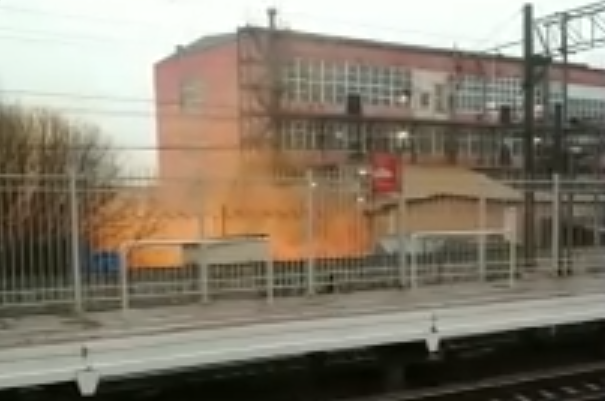 Химический дым в Редкино и ликвидацию последствий ЧП сняли на видео в Тверской области Химический дым в Редкино и ликвидацию последствий ЧП сняли на видео в Тверской области