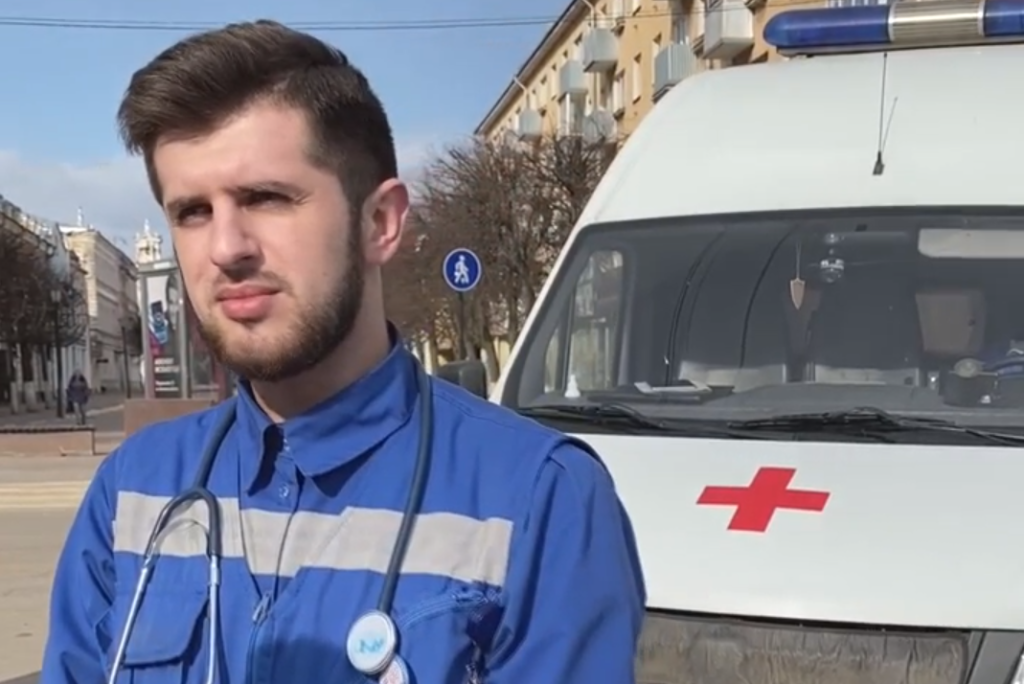 Врач "скорой" обратился к жителям Твери с просьбой не выходить из дома Врач "скорой" обратился к жителям Твери с просьбой не выходить из дома