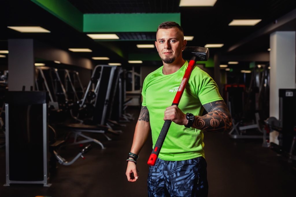 Фитнес-тренер из Твери на самоизоляции пробежал марафонскую дистанцию Фитнес-тренер из Твери на самоизоляции пробежал марафонскую дистанцию