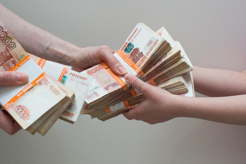 В Тверской области шесть лет платили зарплату "фантомным" работникам В Тверской области шесть лет платили зарплату "фантомным" работникам