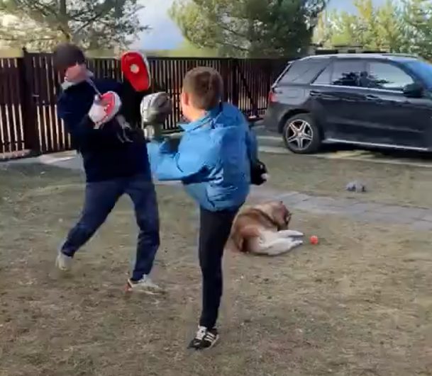 Тверские спортсмены выкладывают видео тренировок, чтобы поддержать боевой дух Тверские спортсмены выкладывают видео тренировок, чтобы поддержать боевой дух