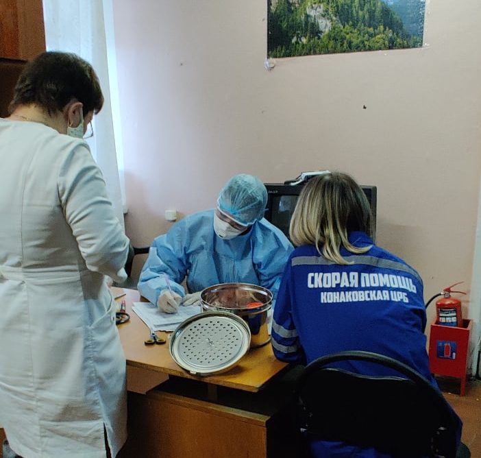 Медики показали, как проходят тест на коронавирус в Тверской области Медики показали, как проходят тест на коронавирус в Тверской области