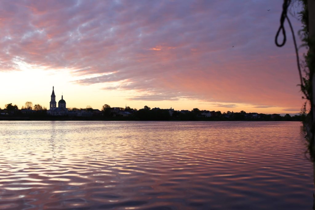 Жители Твери фотографируют красивые закаты Жители Твери фотографируют красивые закаты