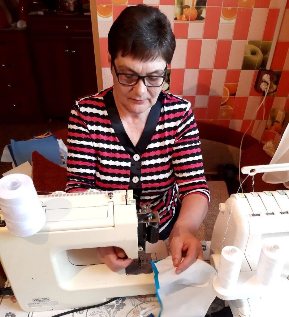 На самоизоляции члены Лихославльской районной организации ВОИ сшили 20 масок в подарок На самоизоляции члены Лихославльской районной организации ВОИ сшили 20 масок в подарок