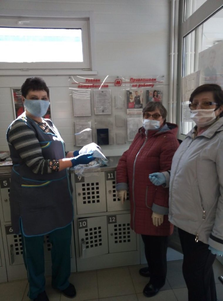 На самоизоляции члены Лихославльской районной организации ВОИ сшили 20 масок в подарок