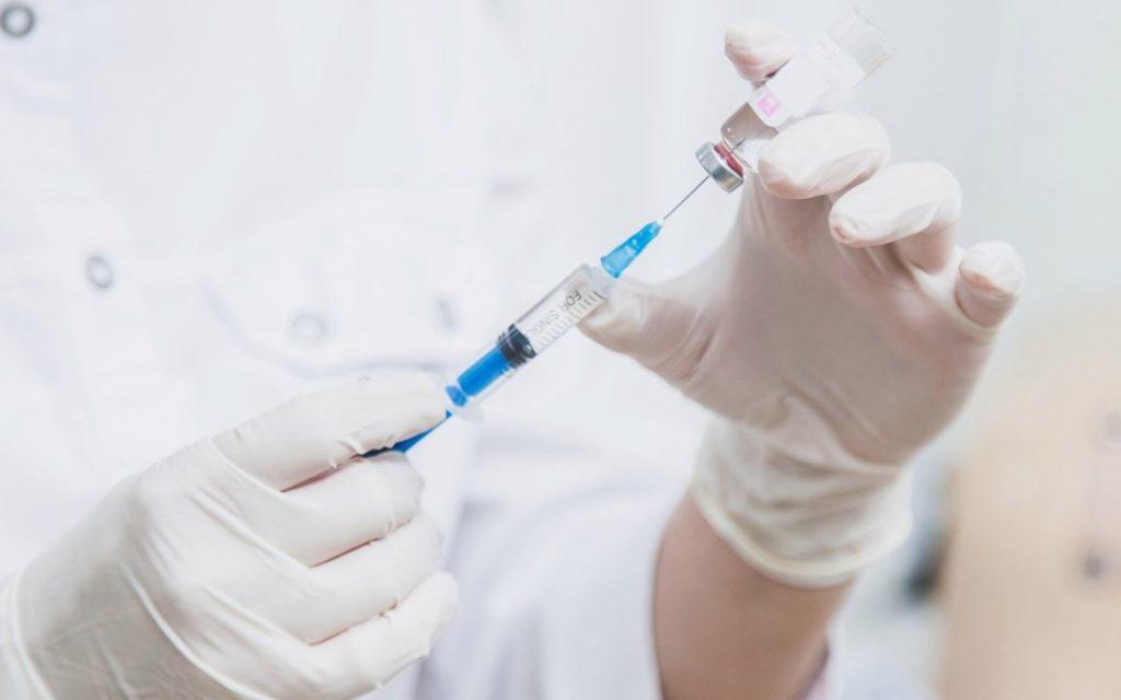 Из-за коронавируса в России перенесли плановую вакцинацию Из-за коронавируса в России перенесли плановую вакцинацию