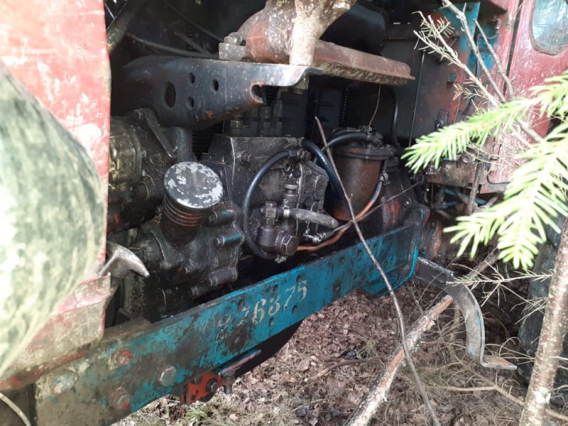 Житель Тверской области прятал в лесу украденный трактор