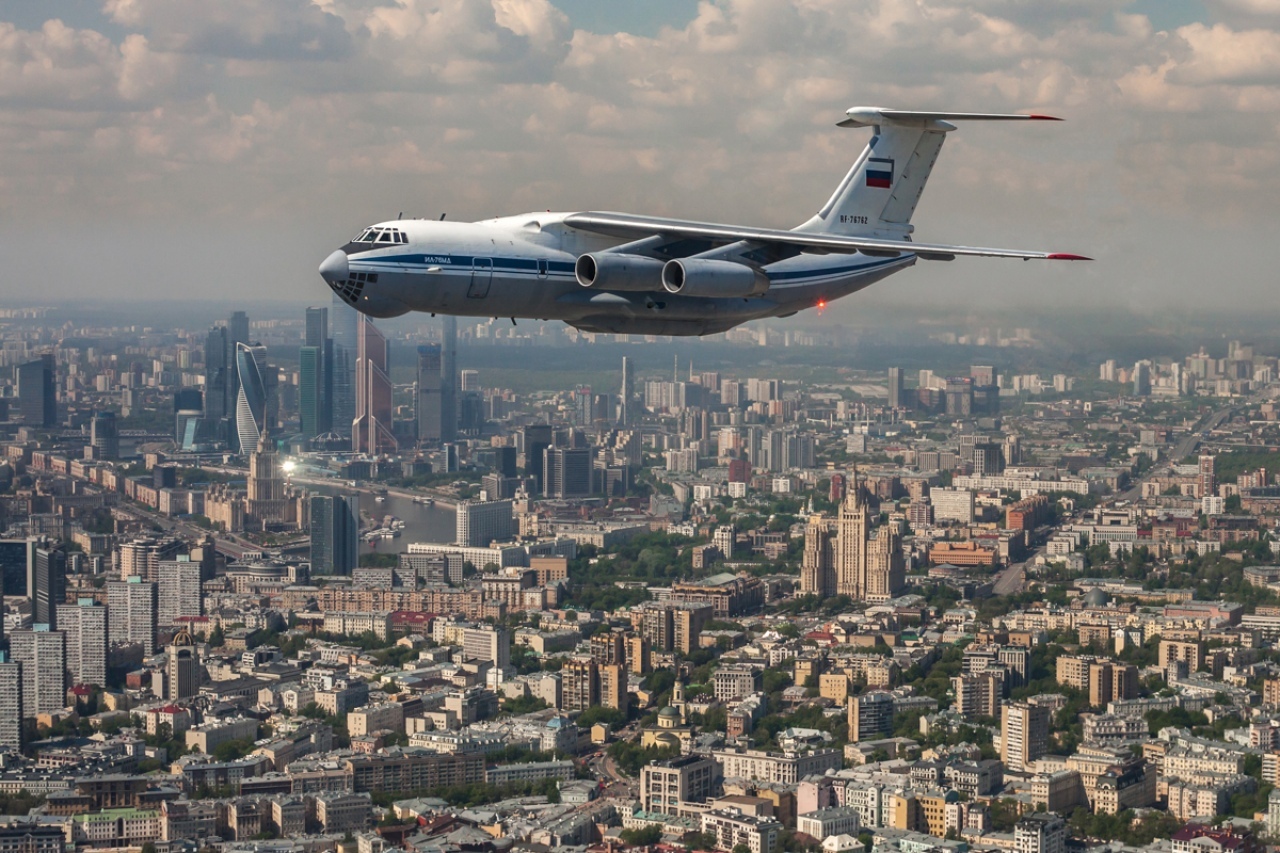 Тверские лётчики поделились фотографиями с воздушного парада в Москве