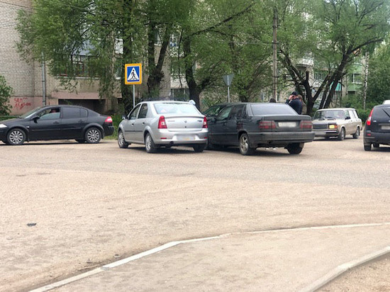 В Тверской области столкнулись три машины В Тверской области столкнулись три машины