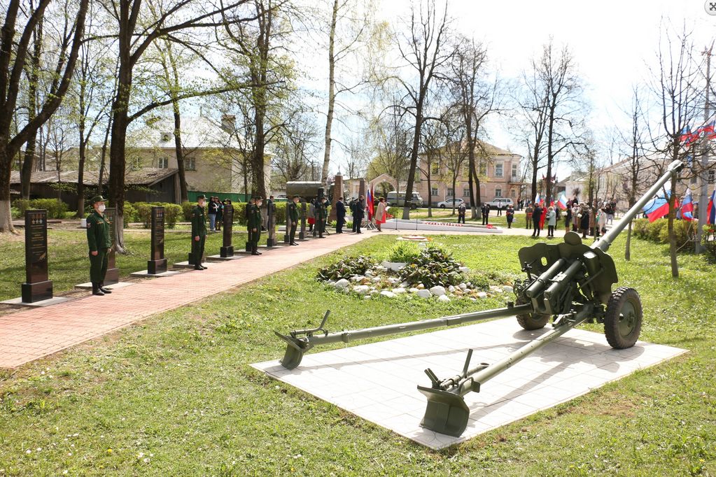 В Торопце прошел торжественный митинг в честь юбилея Великой Победы