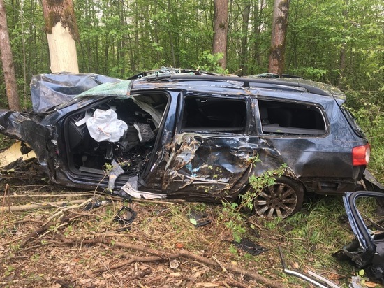 Авария на 200 км/ч: Водитель выжил после ужасного ДТП в Тверской области Авария на 200 км/ч: Водитель выжил после ужасного ДТП в Тверской области