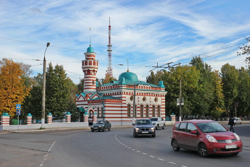 В Твери запретят парковаться возле мечети В Твери запретят парковаться возле мечети