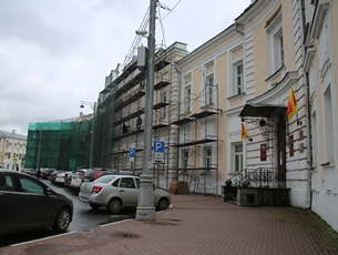 Здание Тверской городской думы скрылось в лесах Здание Тверской городской думы скрылось в лесах