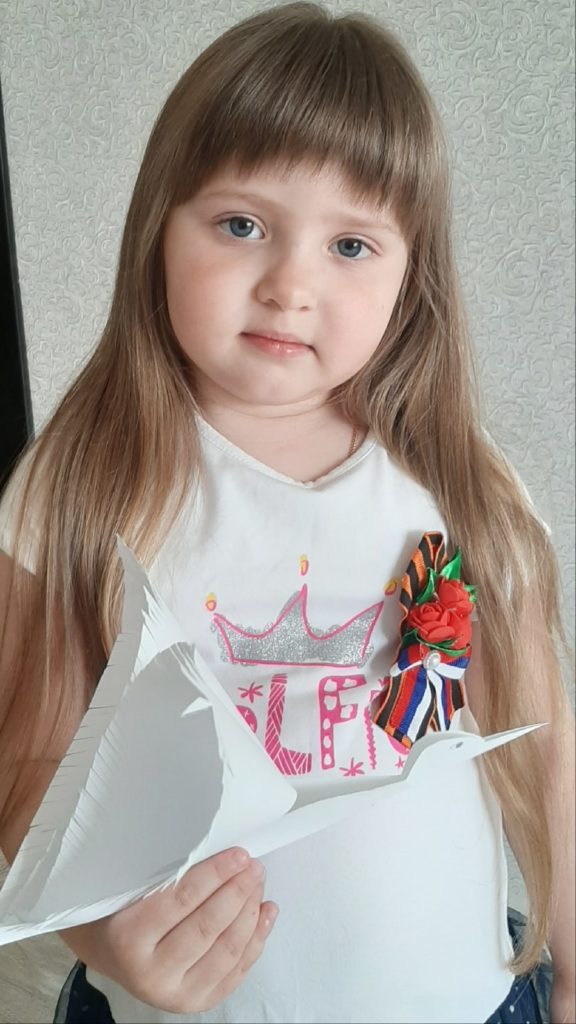 Сад Победы и бумажные журавли: семья педагога из Тверской области почтила ветеранов