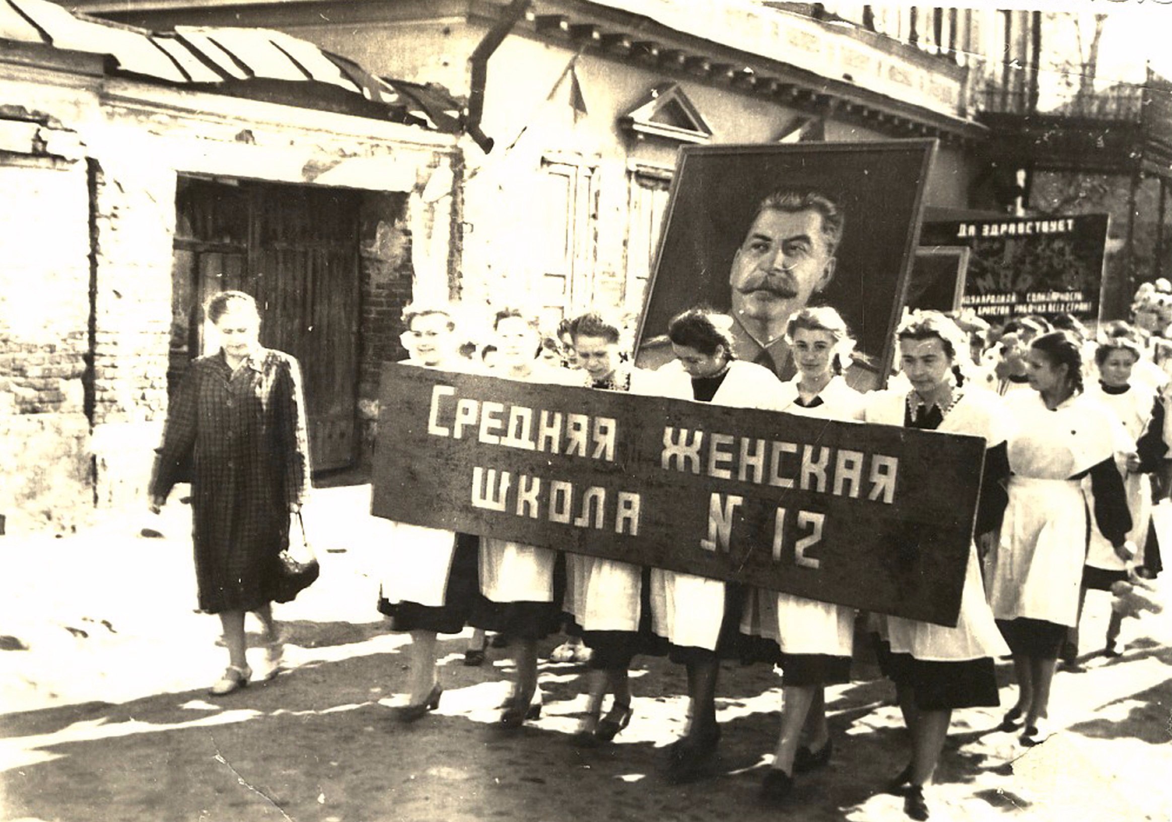 Исторические фото: как выглядели первомайские демонстрации в Твери и Калинине