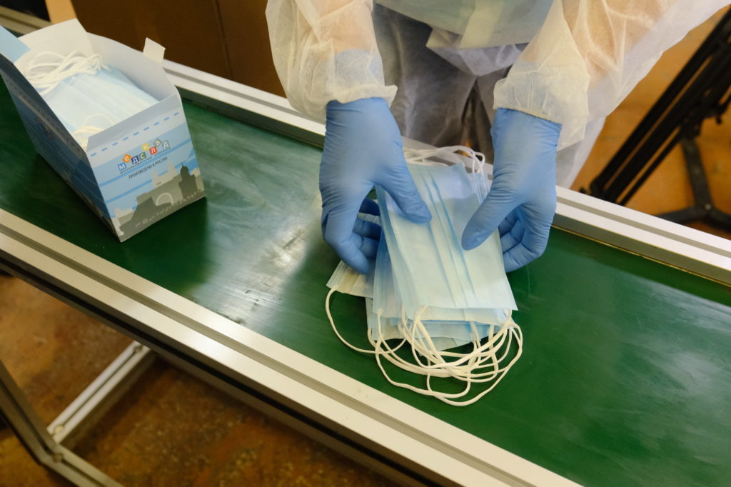 Тверская область вошла в число лидеров по производству защитных масок