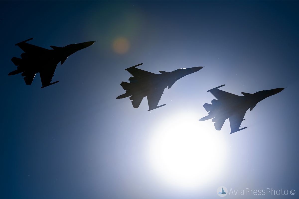 Тверские лётчики поделились фотографиями с воздушного парада в Москве