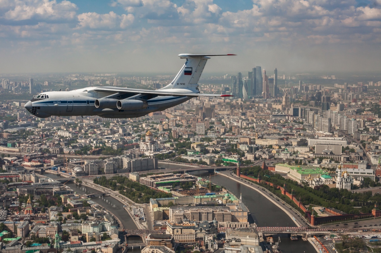Тверские лётчики поделились фотографиями с воздушного парада в Москве
