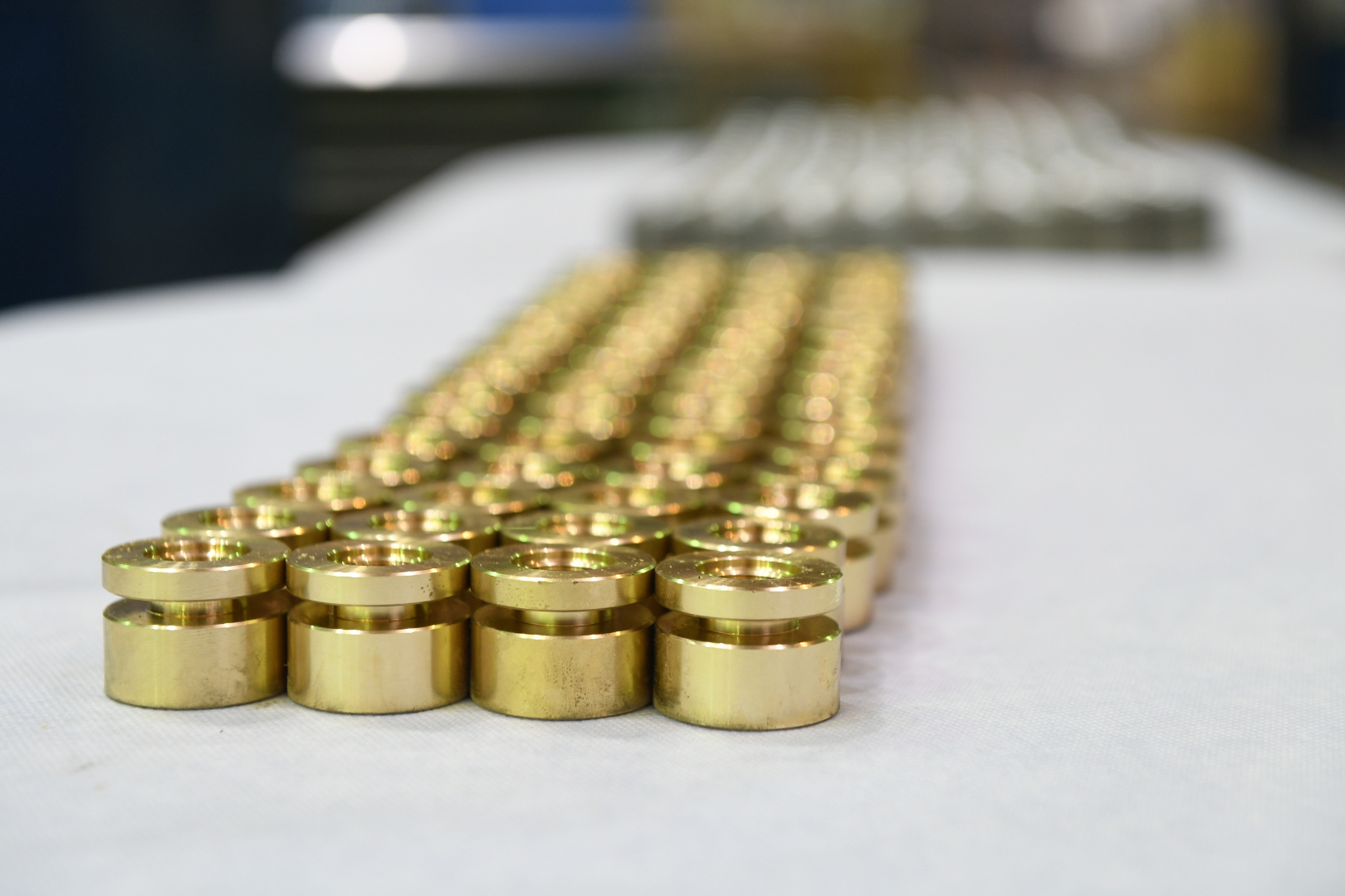 Игорь Руденя и Денис Мантуров в Ржеве осмотрели производство деталей для аппаратов ИВЛ